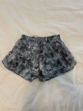 lululemon athletica hotty hot shorts